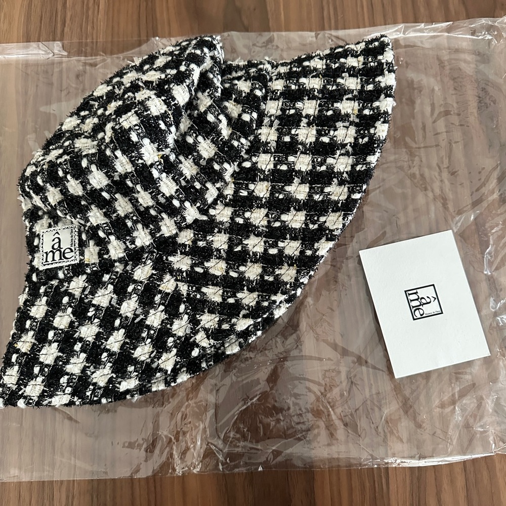 NWT Black and White Check Tweed Bucket Hat